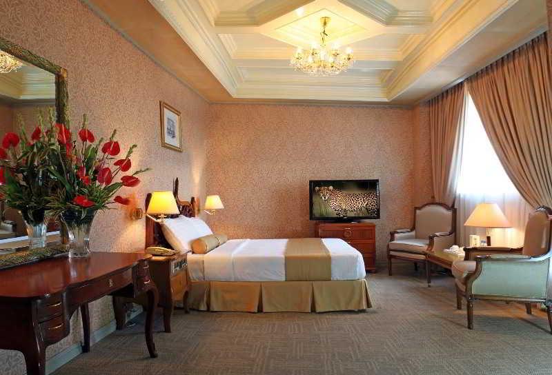 Networld Hotel Spa And Casino Pasay Extérieur photo